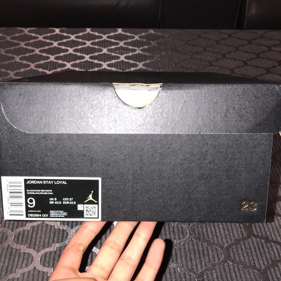 Jordan Stay Loyal Size 9. Barley worn and bottom look like new - Picture 2 of 7